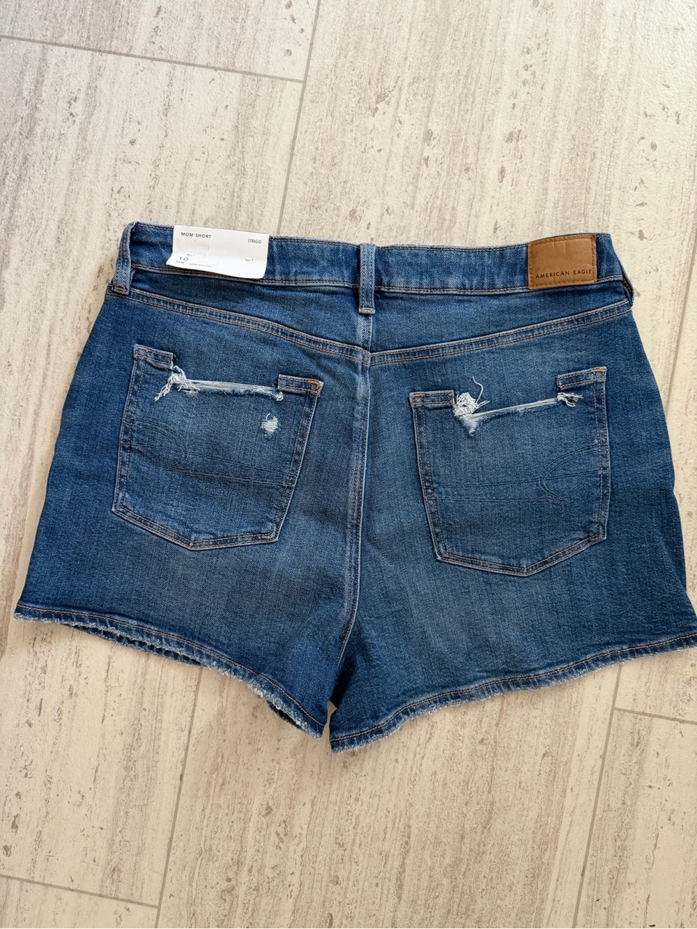American Eagle Outfitters Women’s Strigid Mom Shorts - Picture 2 of 4